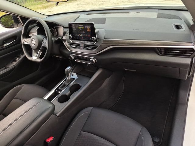 Used 2025 Nissan Altima 2.5 SV FWD image 31
