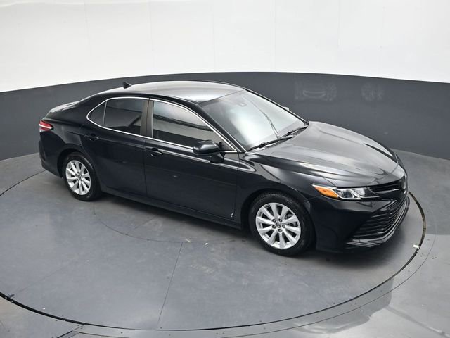 Used 2020 Toyota Camry LE image 18