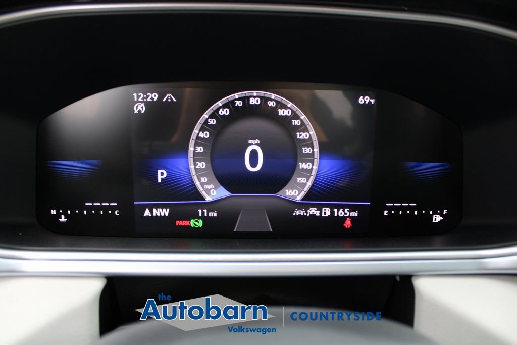 Certified 2025 Volkswagen Taos SE AWD/4WD image 11