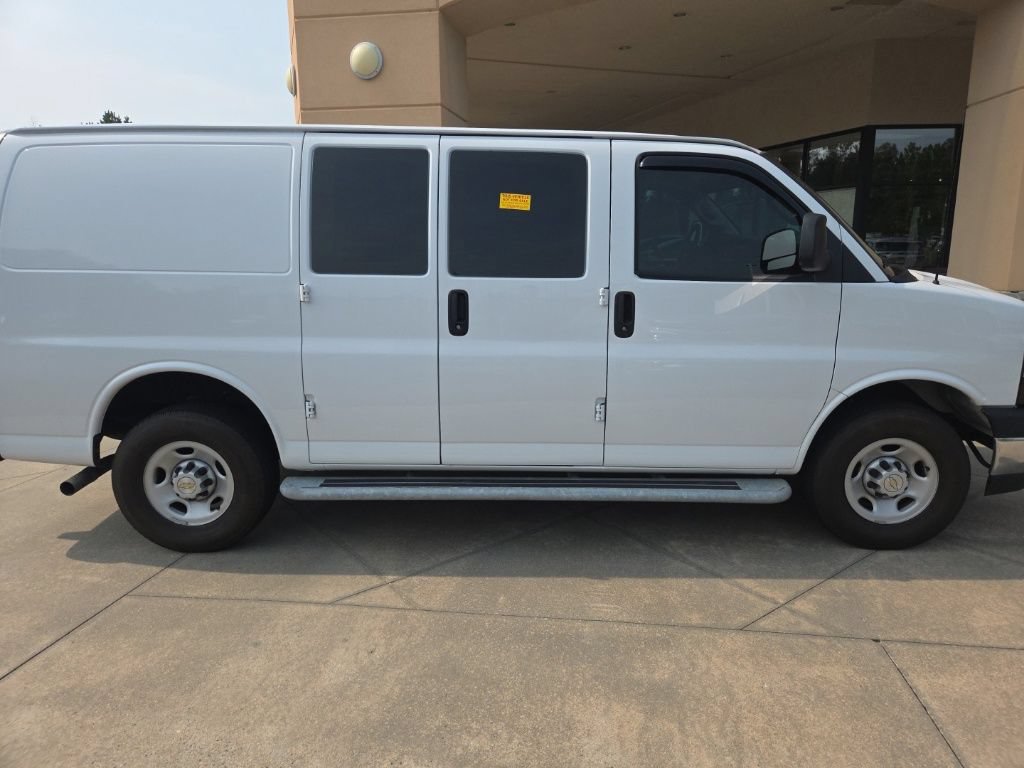 Used 2024 Chevrolet Express 2500 w/ Driver Convenience Package RWD image 7