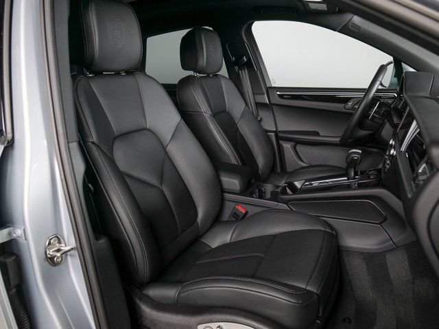 Certified 2026 Porsche Macan AWD/4WD image 11