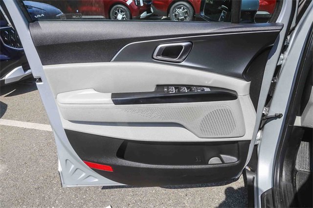 Certified 2022 Kia Carnival LX image 22