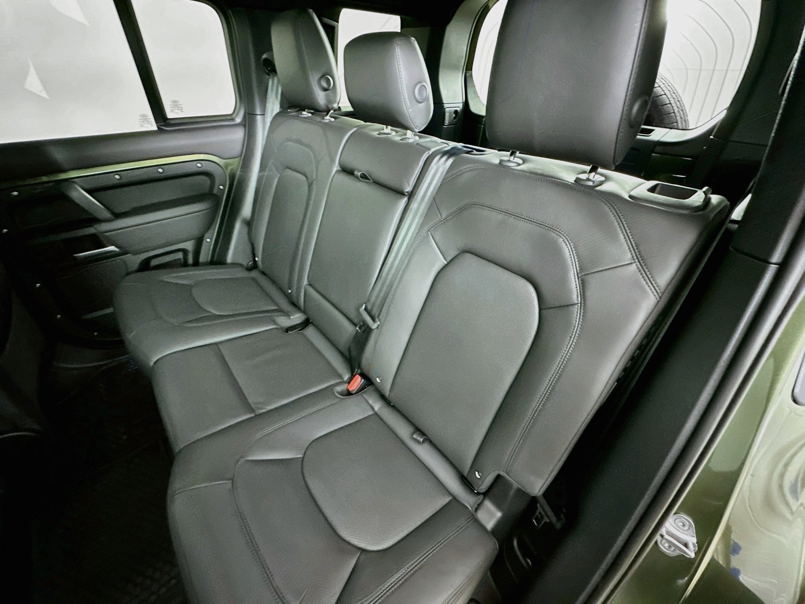 New 2026 Land Rover Defender 110 X-Dynamic SE AWD/4WD image 37