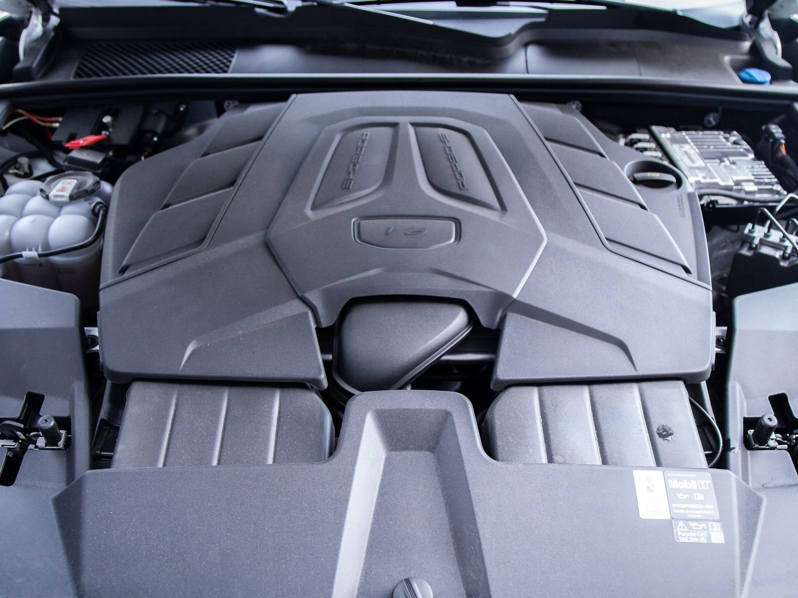 Certified 2026 Porsche Cayenne AWD/4WD image 22