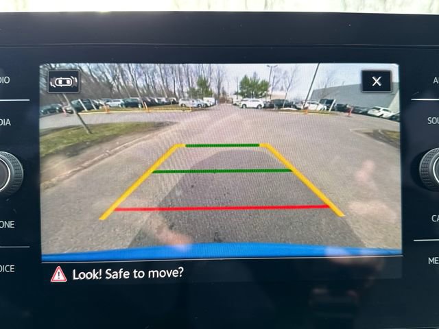 Certified 2025 Volkswagen Taos SE image 19