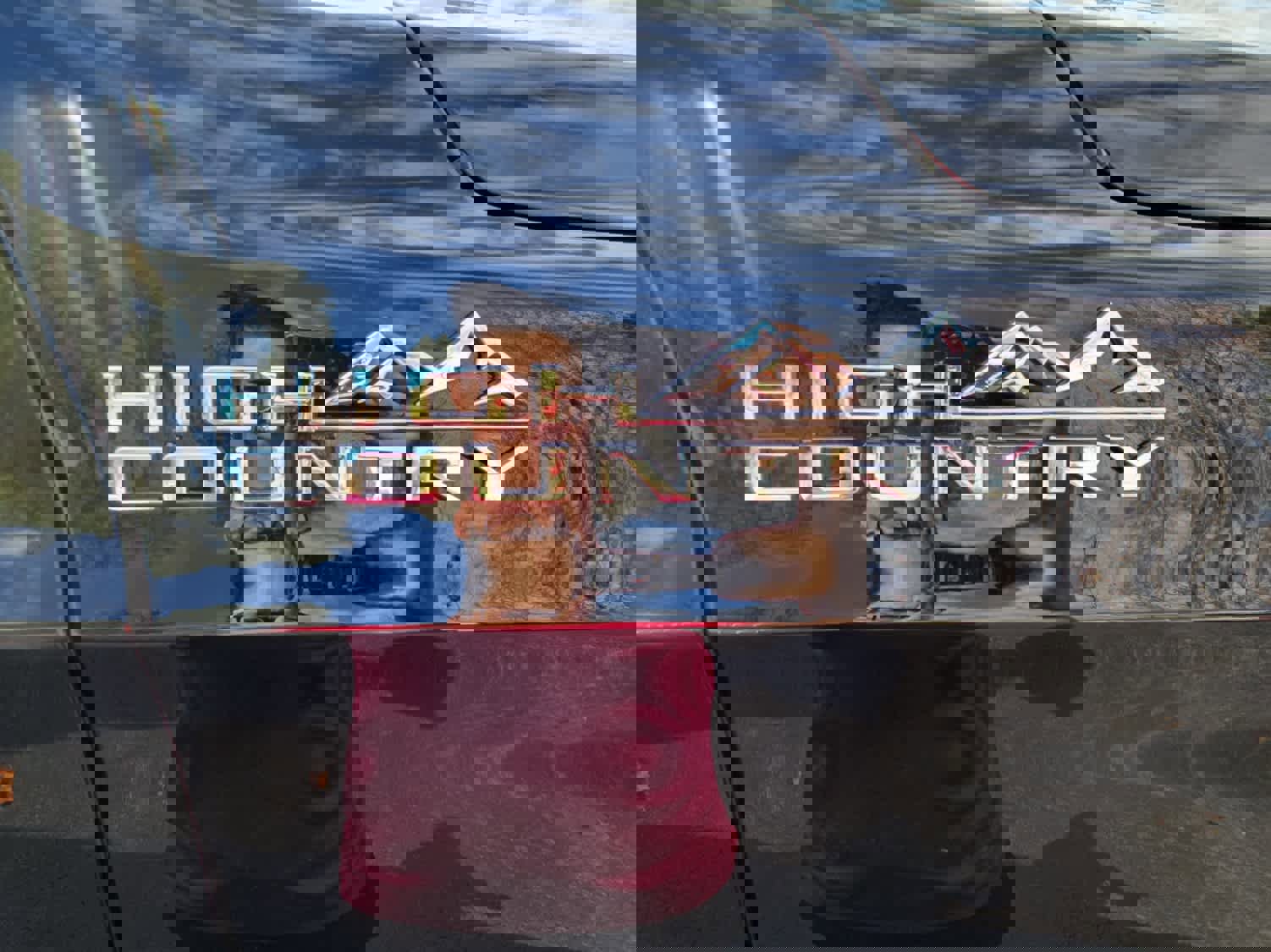 New 2026 Chevrolet Suburban High Country image 9