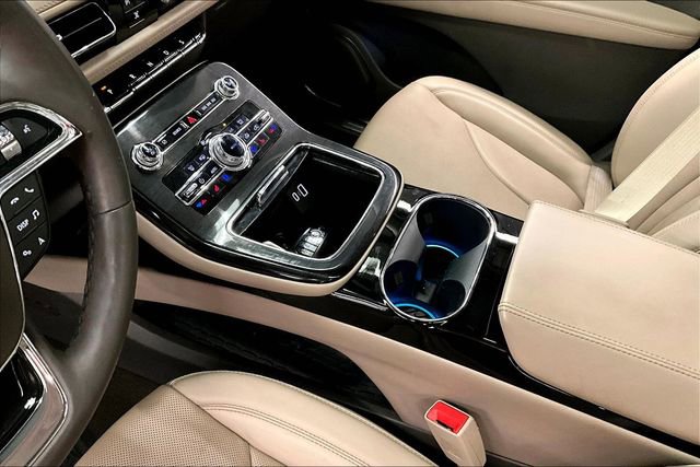 Used 2023 Lincoln Nautilus Reserve image 17