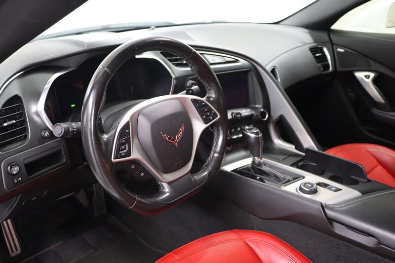 Used 2019 Chevrolet Corvette Stingray Coupe w/ Carbon Flash Badge Package RWD image 17