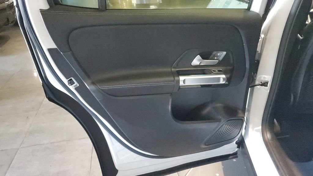 Used 2022 Mercedes-Benz GLB 35 AMG 4MATIC image 18