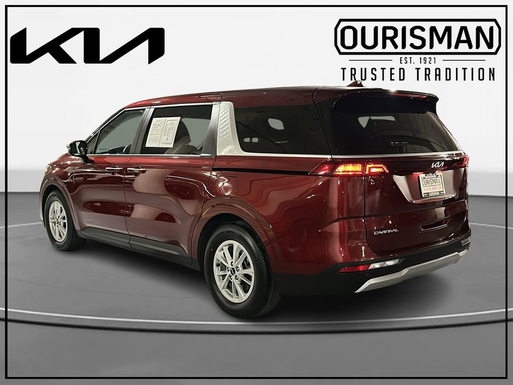 Used 2024 Kia Carnival LX FWD image 3