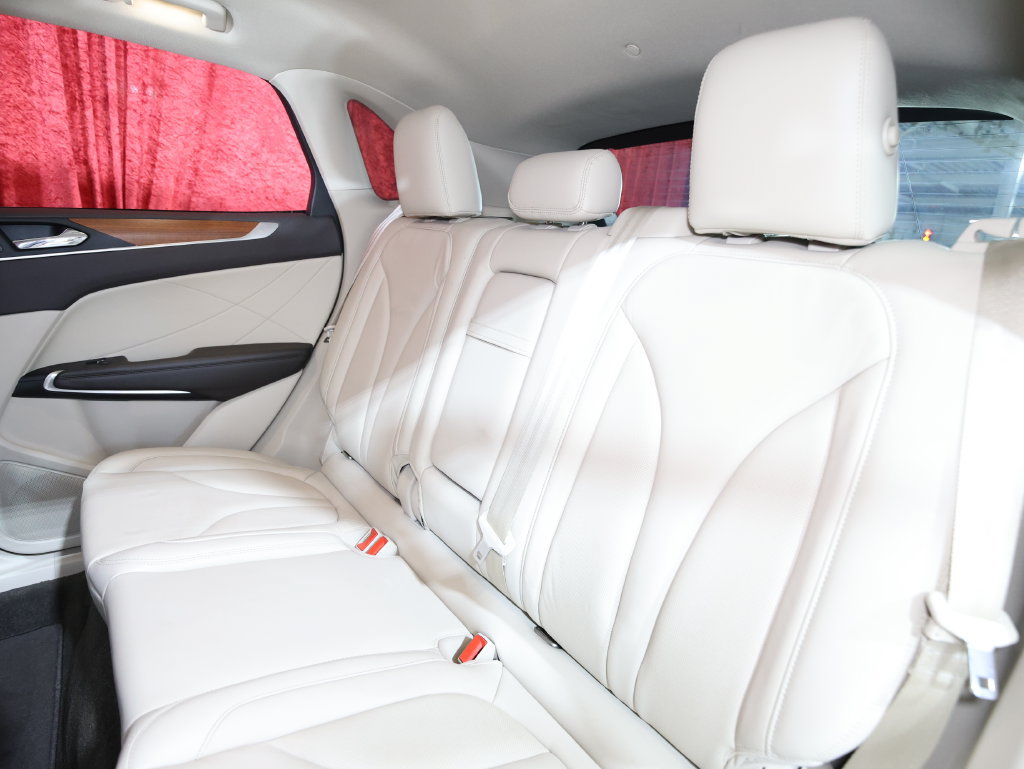 Used 2019 Lincoln MKC Select w/ Select Plus Package FWD image 13