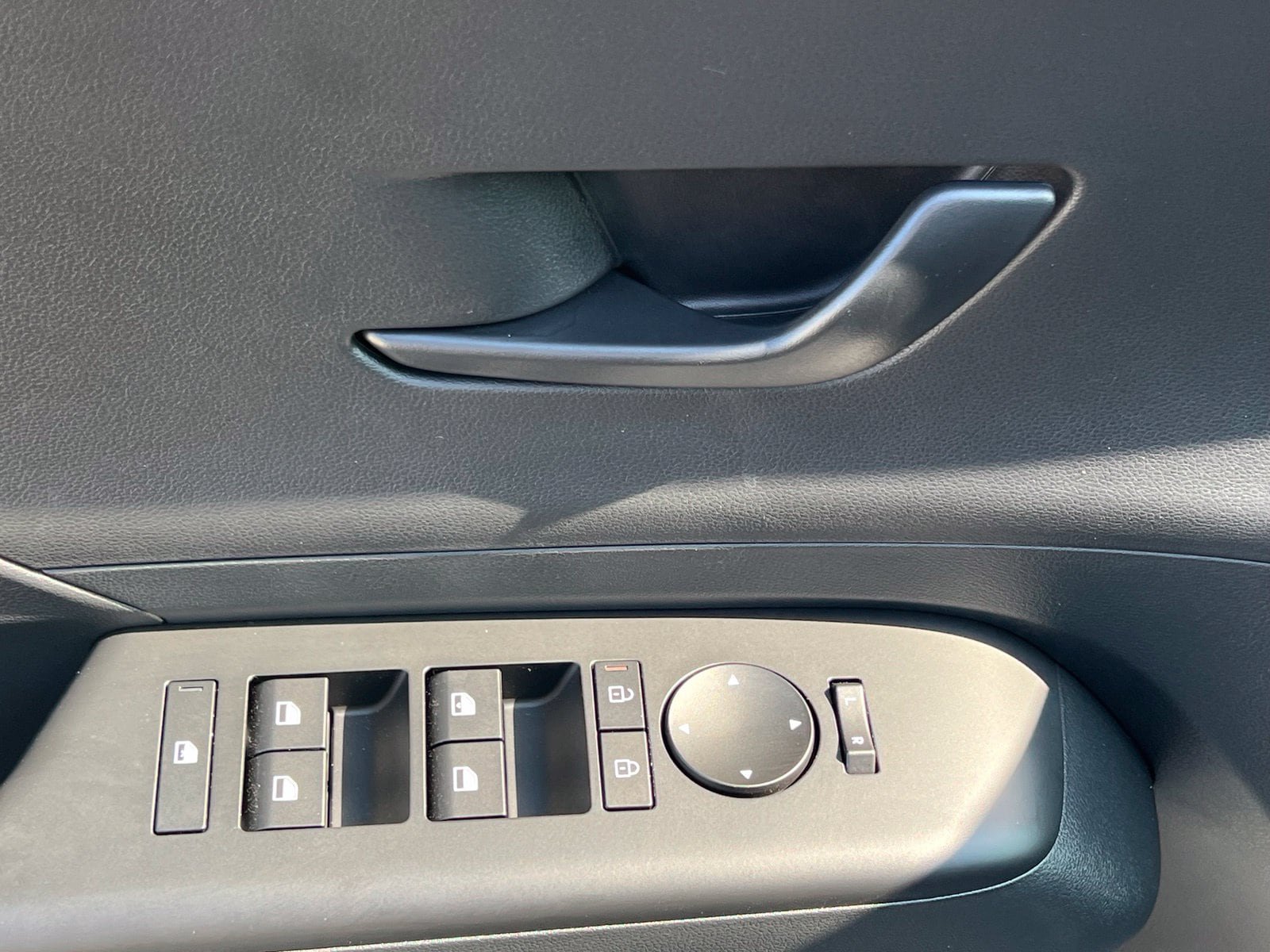 New 2027 Hyundai Kona SE FWD image 21