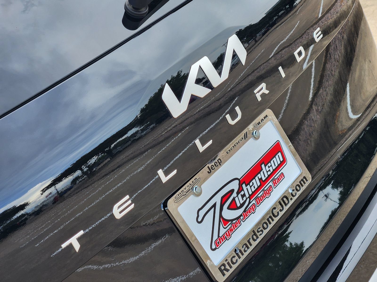 Used 2025 Kia Telluride EX w/ EX Captain's Chair Package FWD image 18
