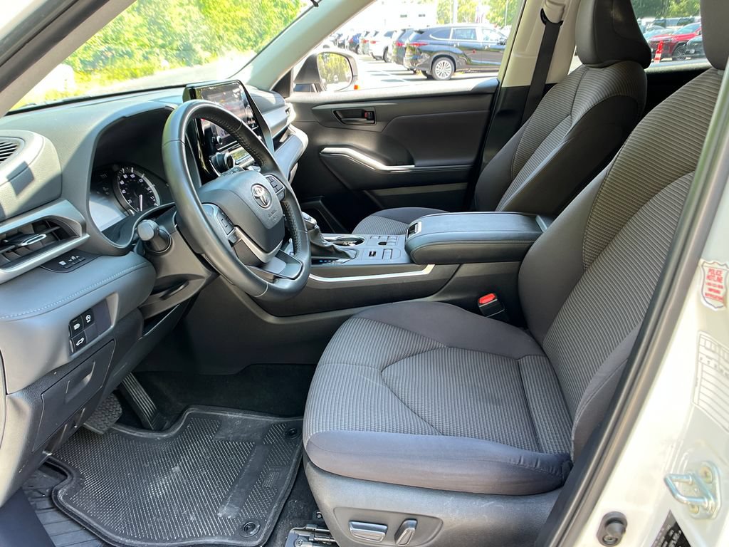 Certified 2024 Toyota Highlander LE AWD/4WD image 9