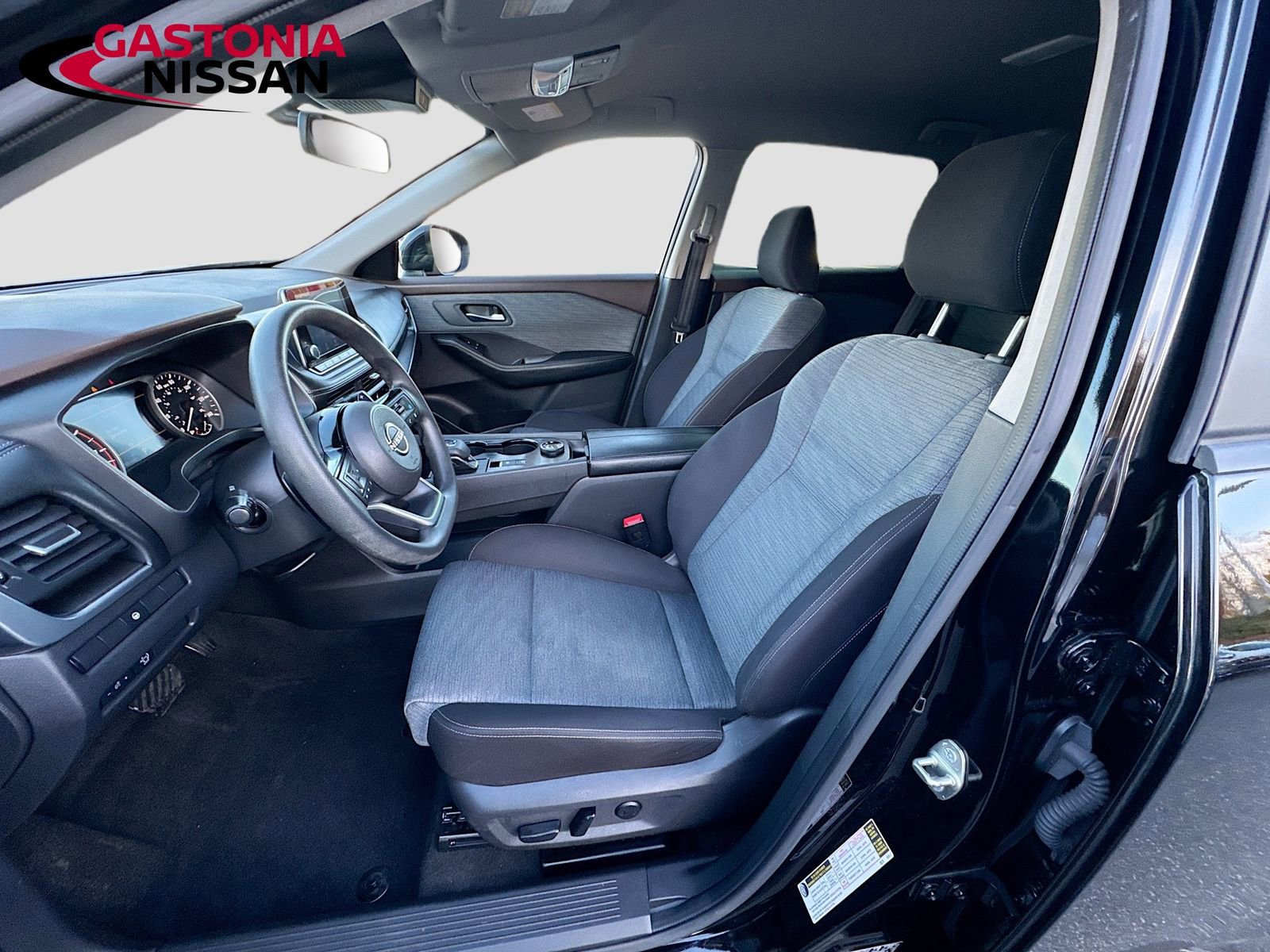 Used 2023 Nissan Rogue SV image 27