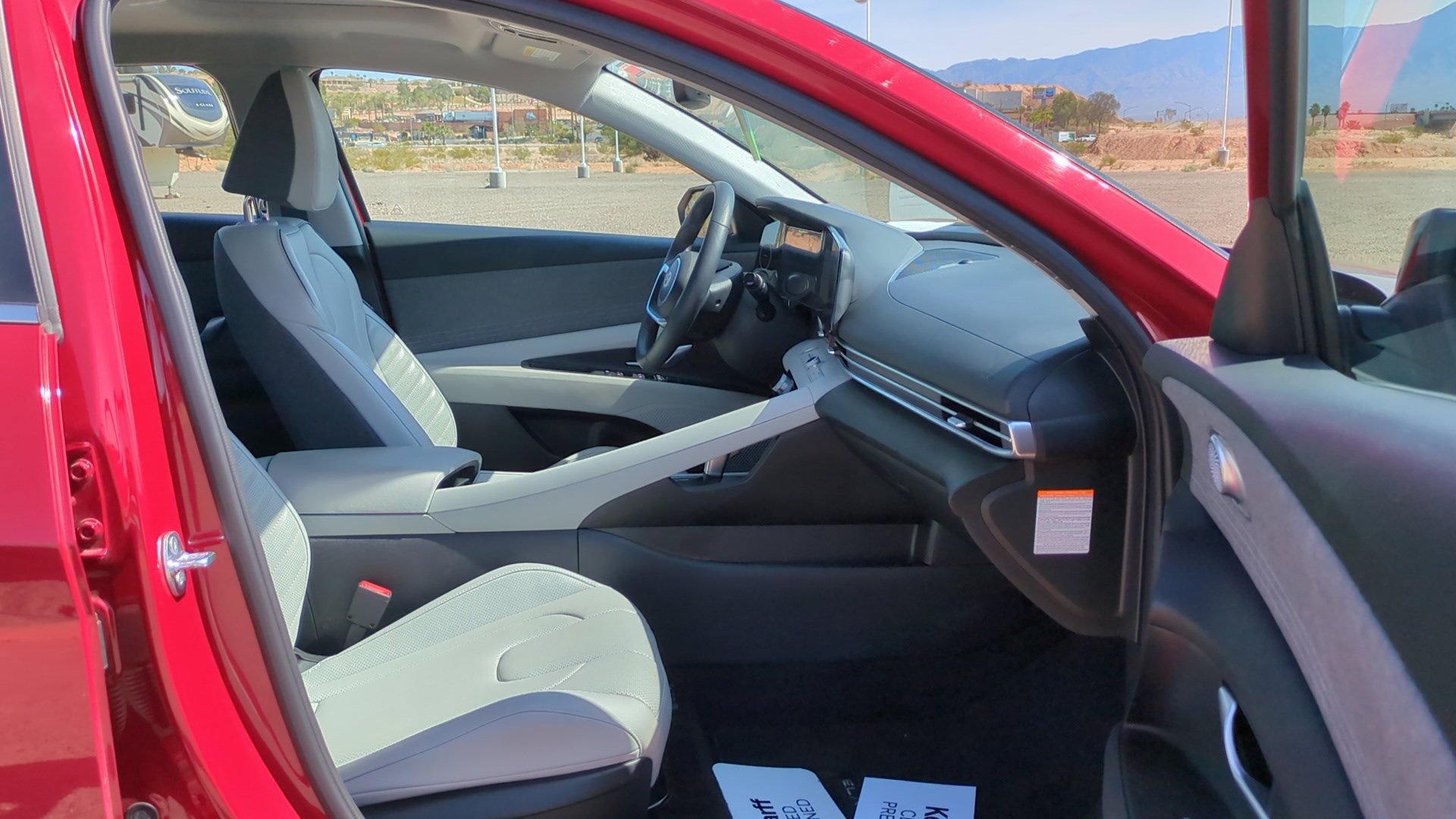 Used 2025 Hyundai Elantra Limited image 31