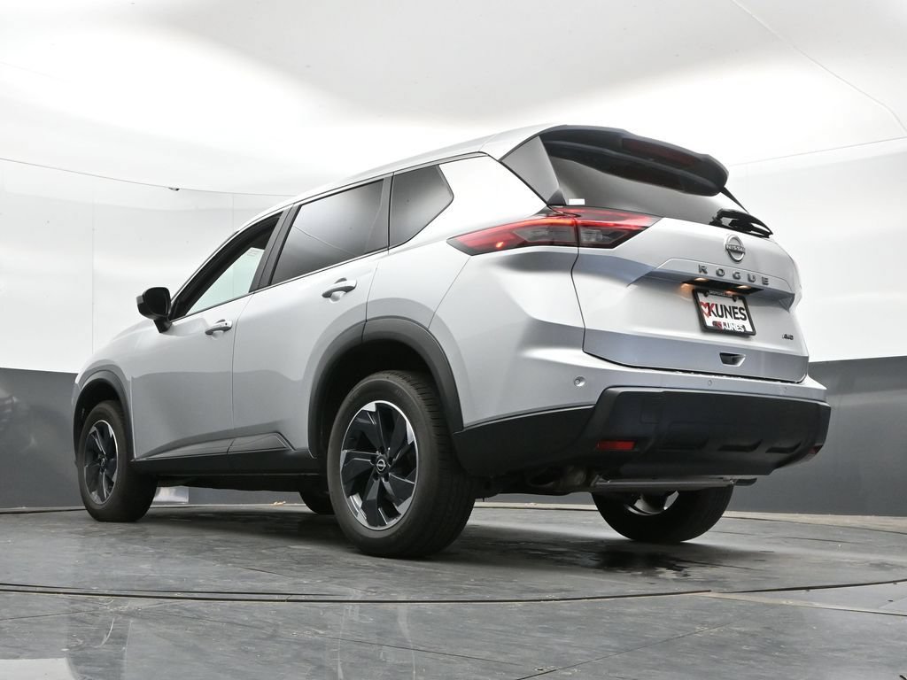 Used 2025 Nissan Rogue SV AWD/4WD image 45