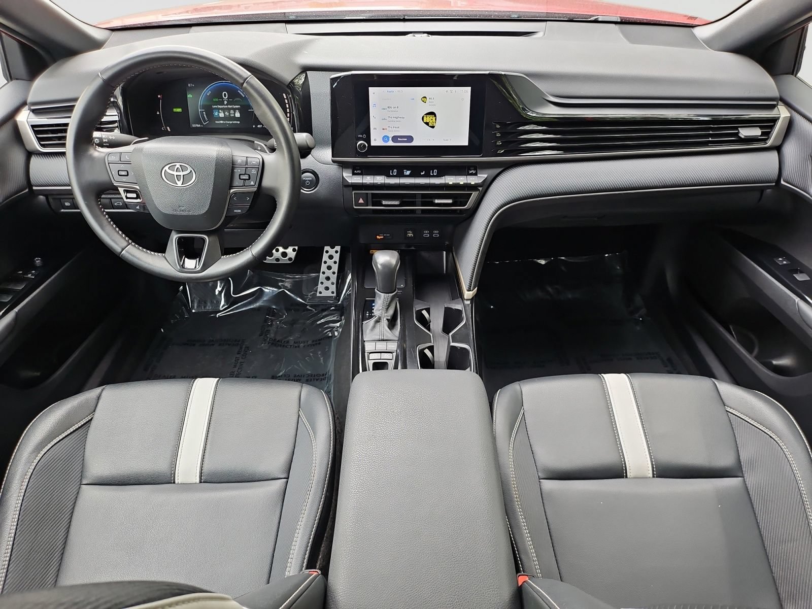 Used 2025 Toyota Camry SE FWD image 16