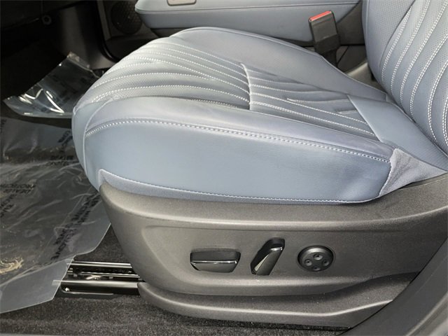 Certified 2025 Nissan Ariya Platinum image 22