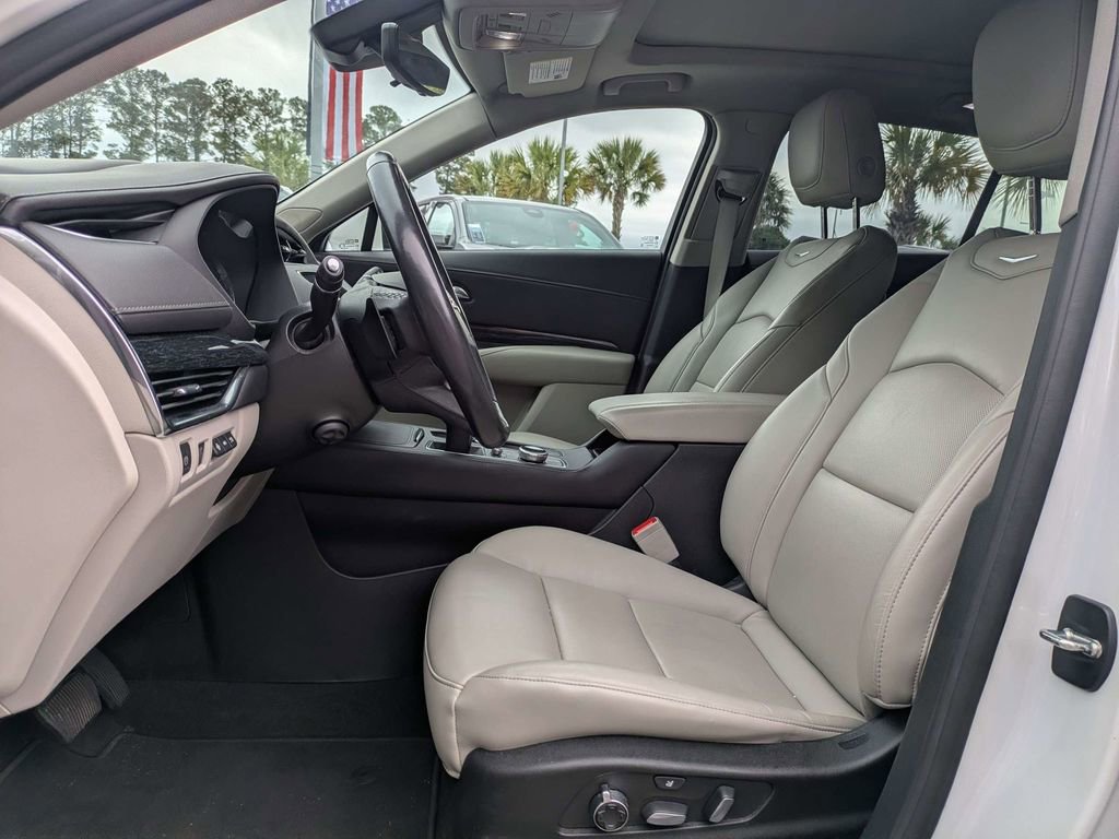 Used 2023 Cadillac XT4 Premium Luxury w/ Technology Package FWD image 21