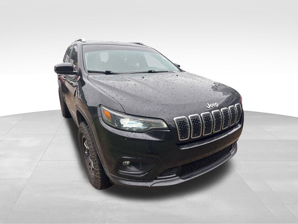 Used 2020 Jeep Cherokee Latitude Plus w/ Cold Weather Group AWD/4WD image 3
