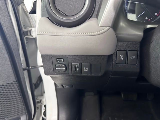 Used 2016 Toyota RAV4 Limited AWD/4WD image 23