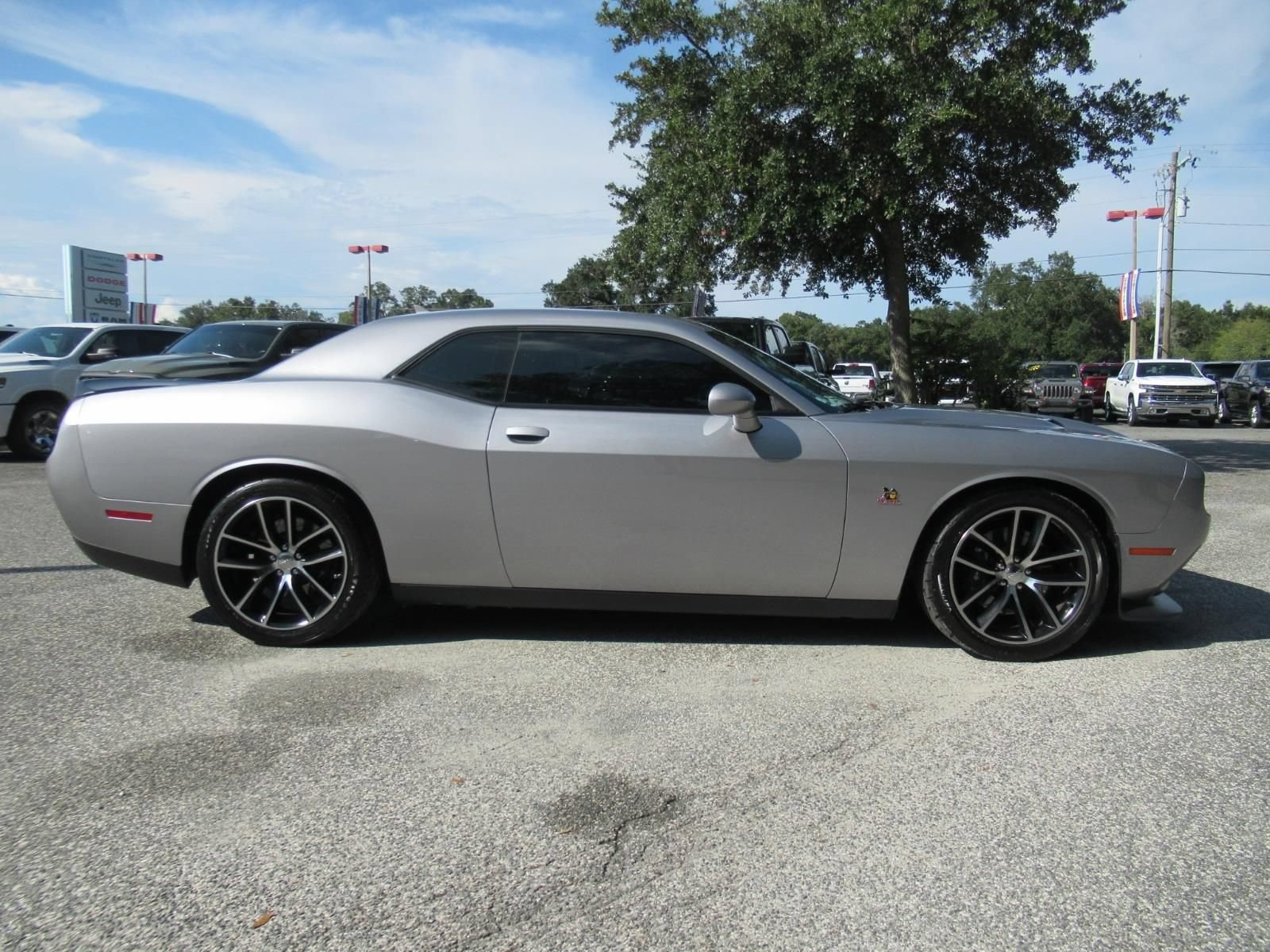Used 2015 Dodge Challenger R/T Scat Pack w/ Leather Interior Group RWD image 2
