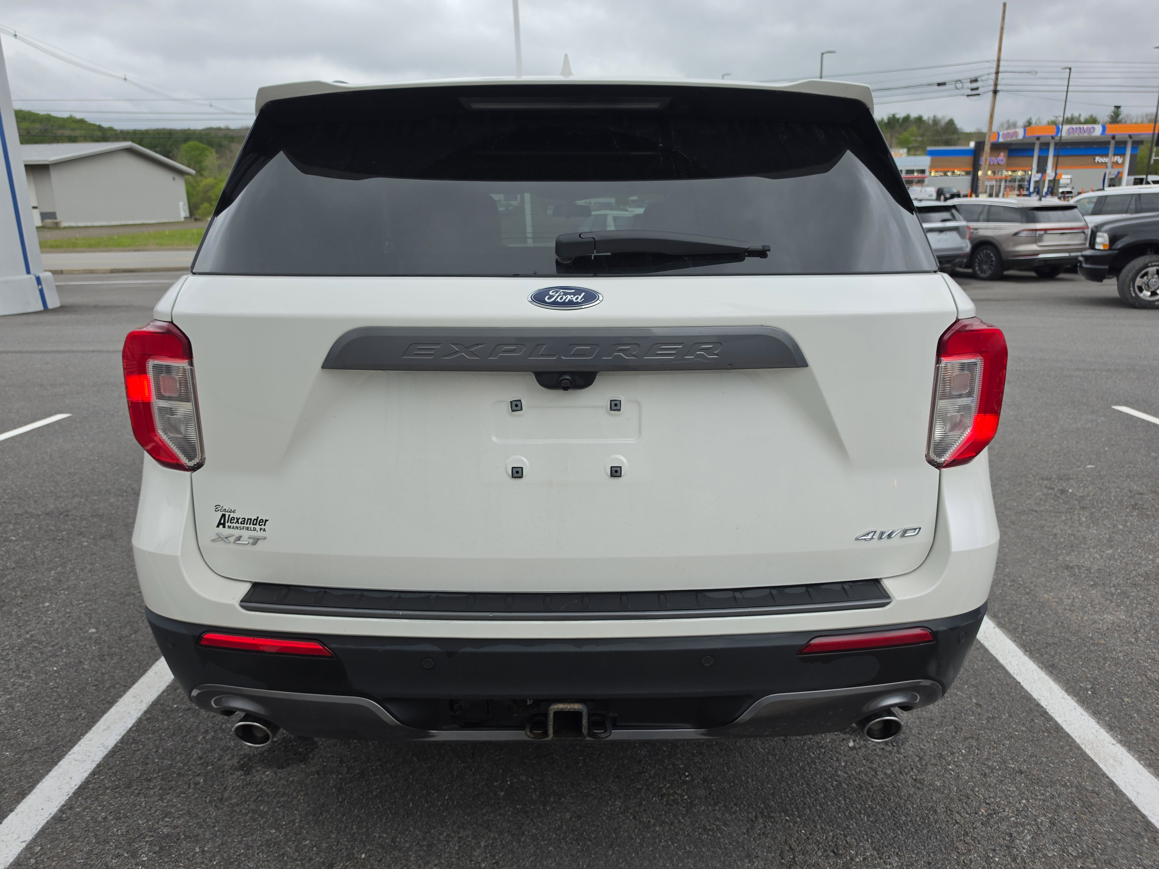 Used 2022 Ford Explorer XLT w/ Equipment Group 202A AWD/4WD image 4