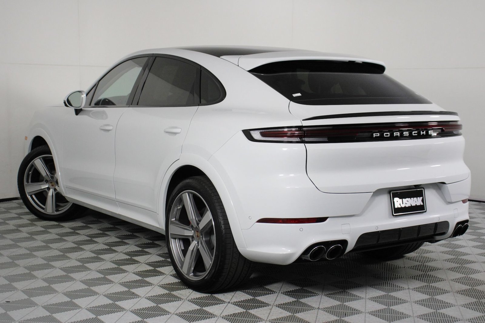 Certified 2026 Porsche Cayenne S AWD/4WD image 3