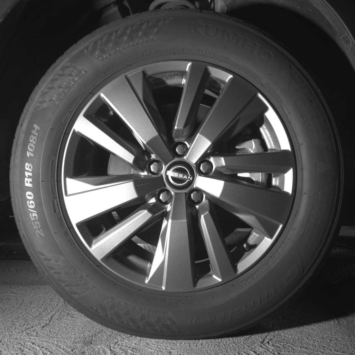 Used 2025 Nissan Pathfinder SV image 13