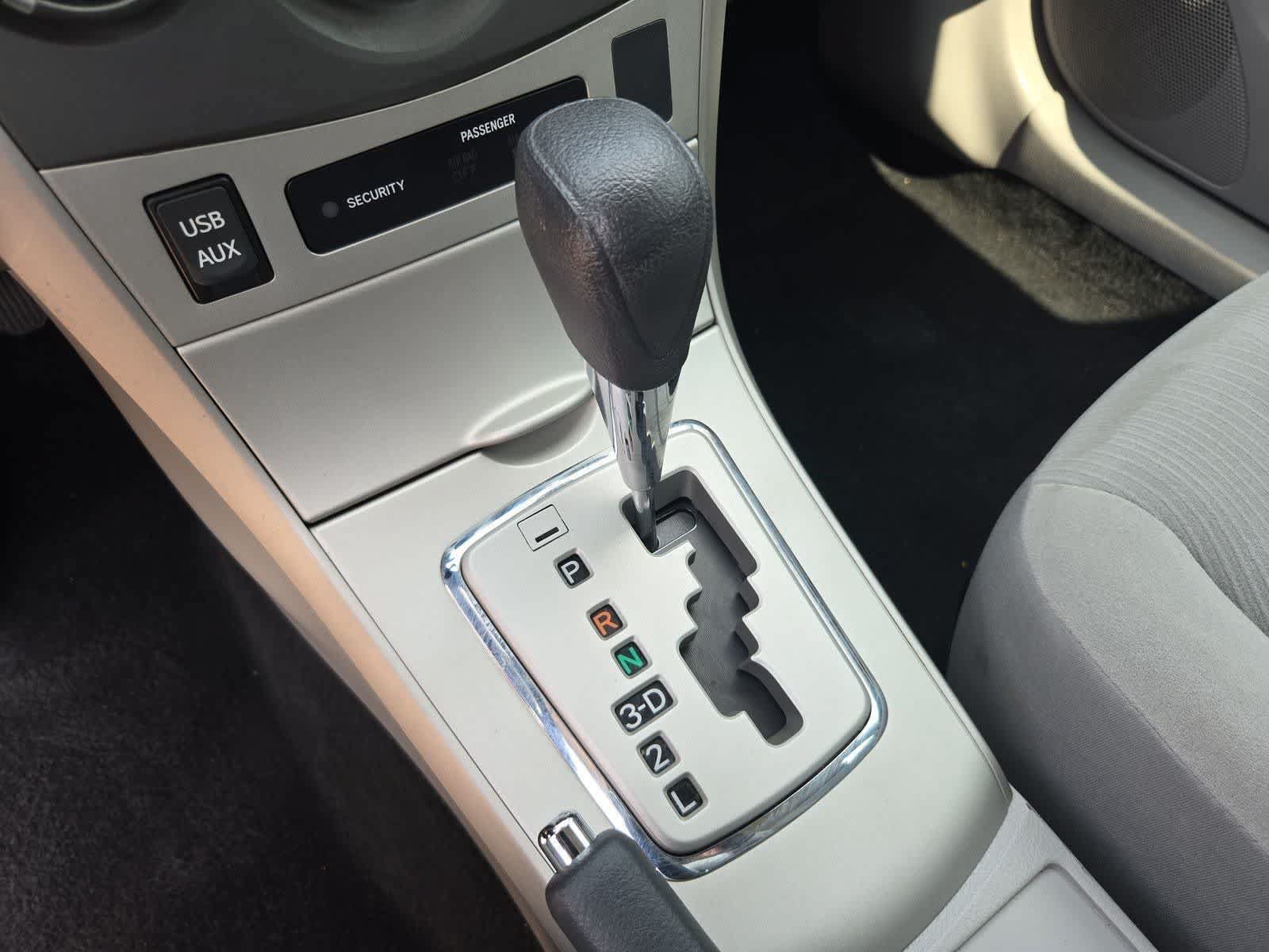 Used 2013 Toyota Corolla LE FWD image 26