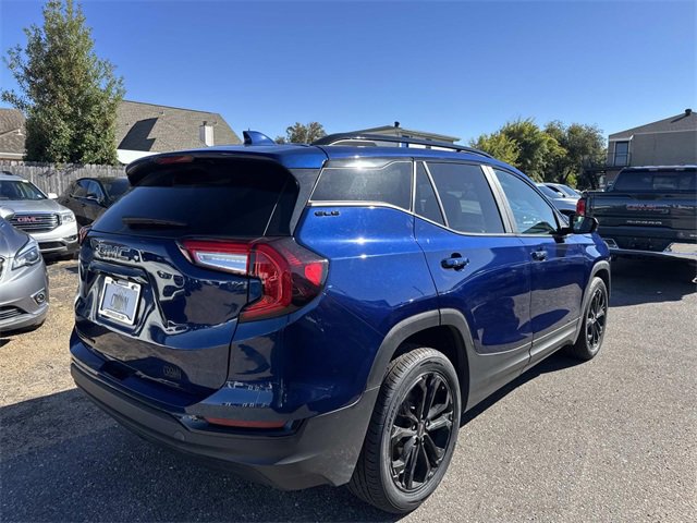 Used 2022 GMC Terrain SLE w/ Elevation Edition image 6