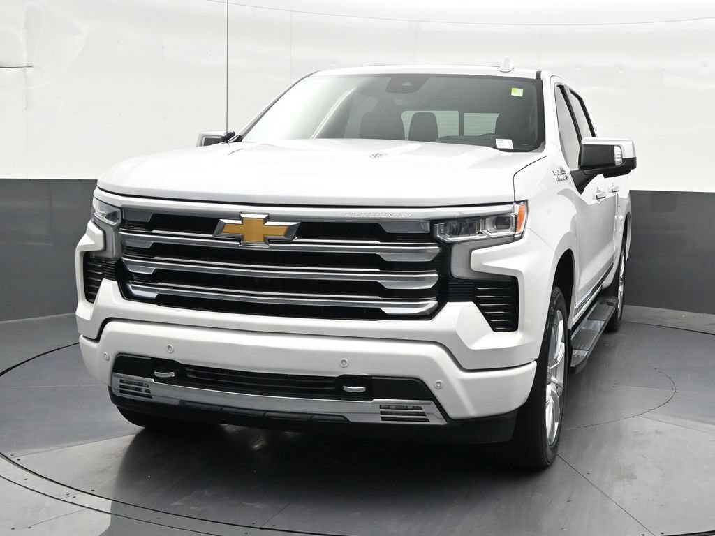 Used 2024 Chevrolet Silverado 1500 High Country w/ High Country Premium Package AWD/4WD image 9