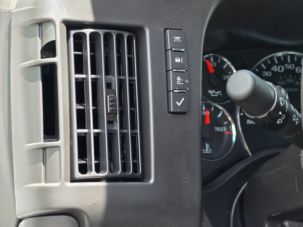 New 2026 Chevrolet Express 2500 w/ Communications Package RWD image 32