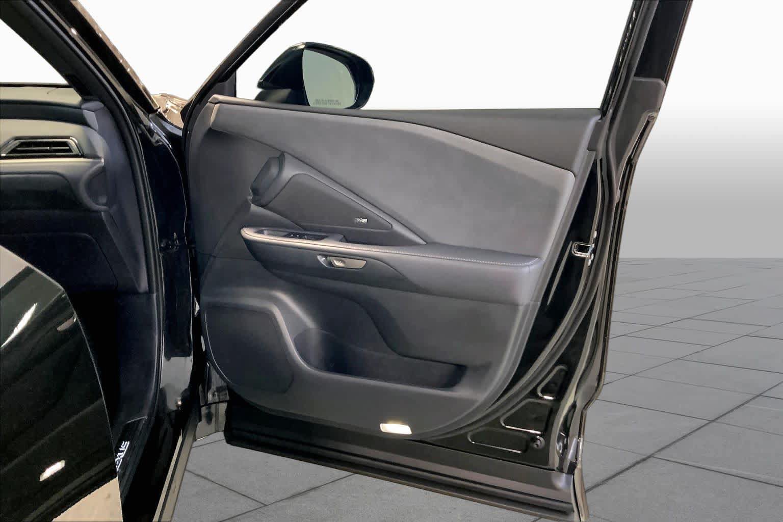 Used 2025 Lexus TX 550h AWD Plug-In Hybrid image 22