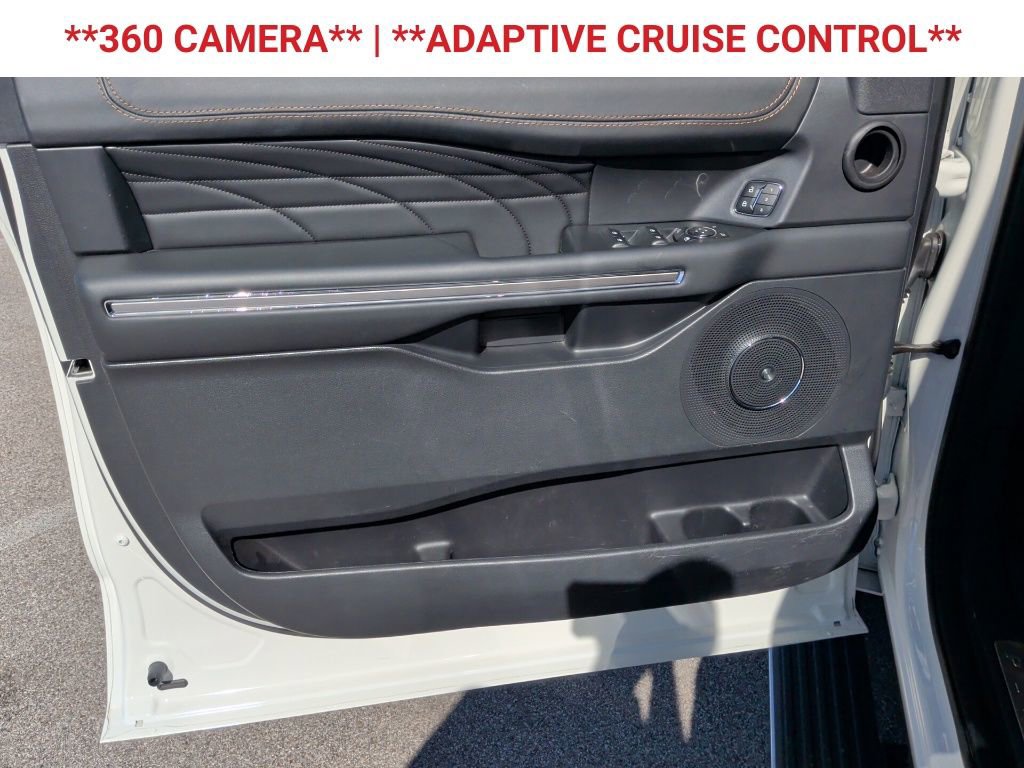 Used 2024 Ford Expedition Platinum image 11