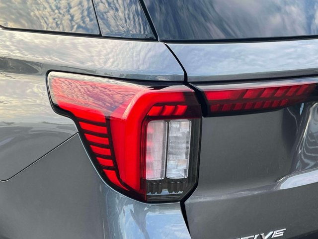 Used 2026 Ford Explorer Active AWD/4WD image 10