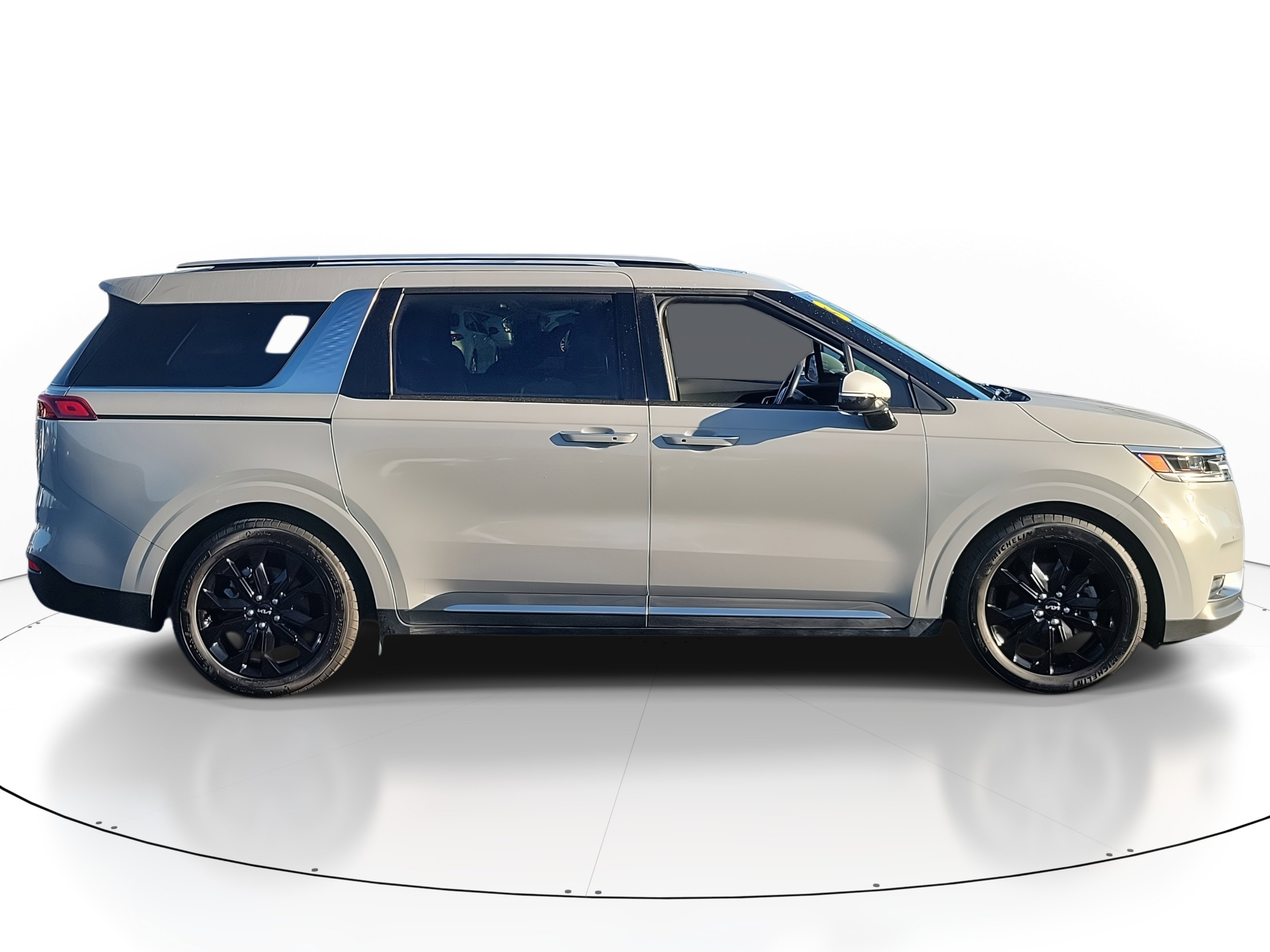 Used 2023 Kia Carnival SX Prestige image 4