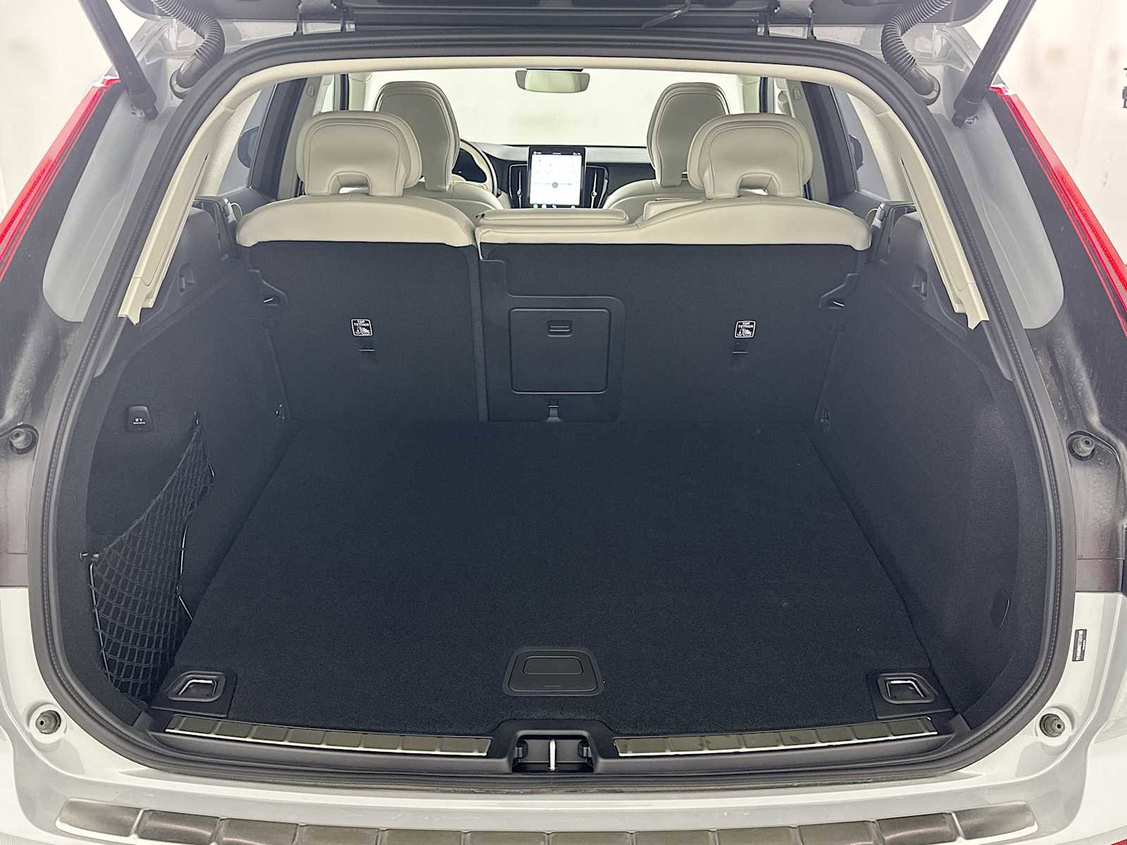 New 2026 Volvo XC60 T8 Ultra w/ Protection Package Premier image 24