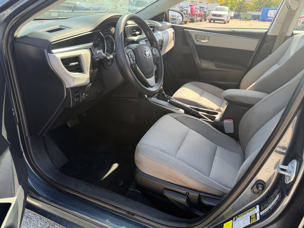 Used 2015 Toyota Corolla LE FWD image 11