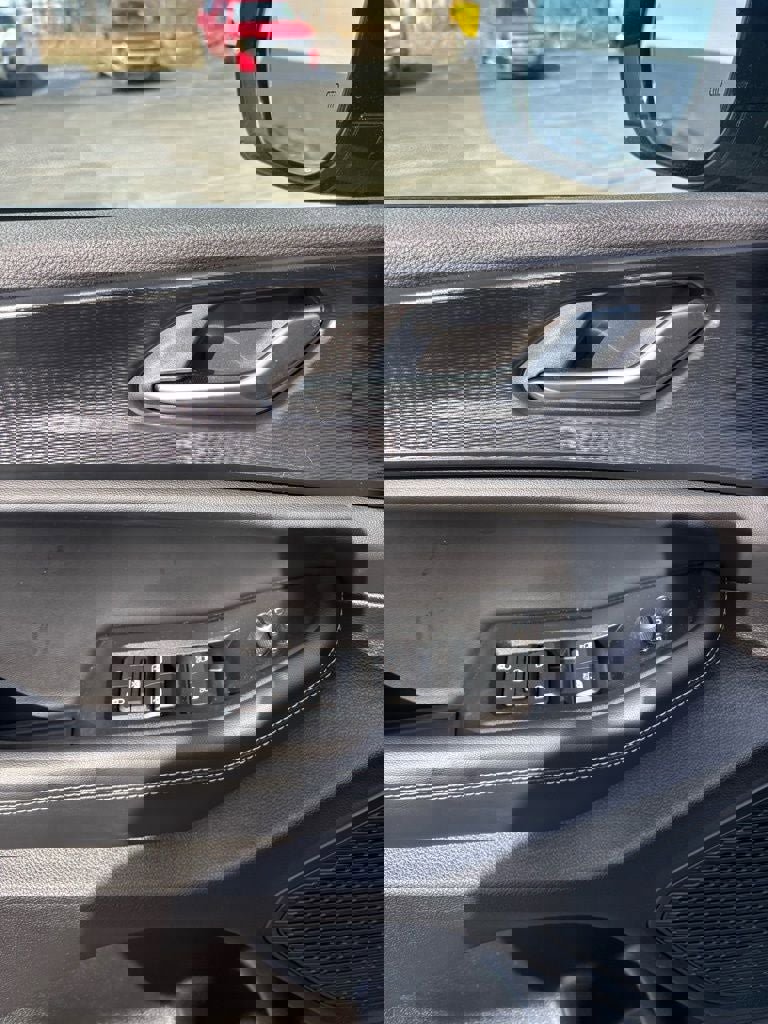 Used 2025 Jeep Grand Cherokee Altitude image 7