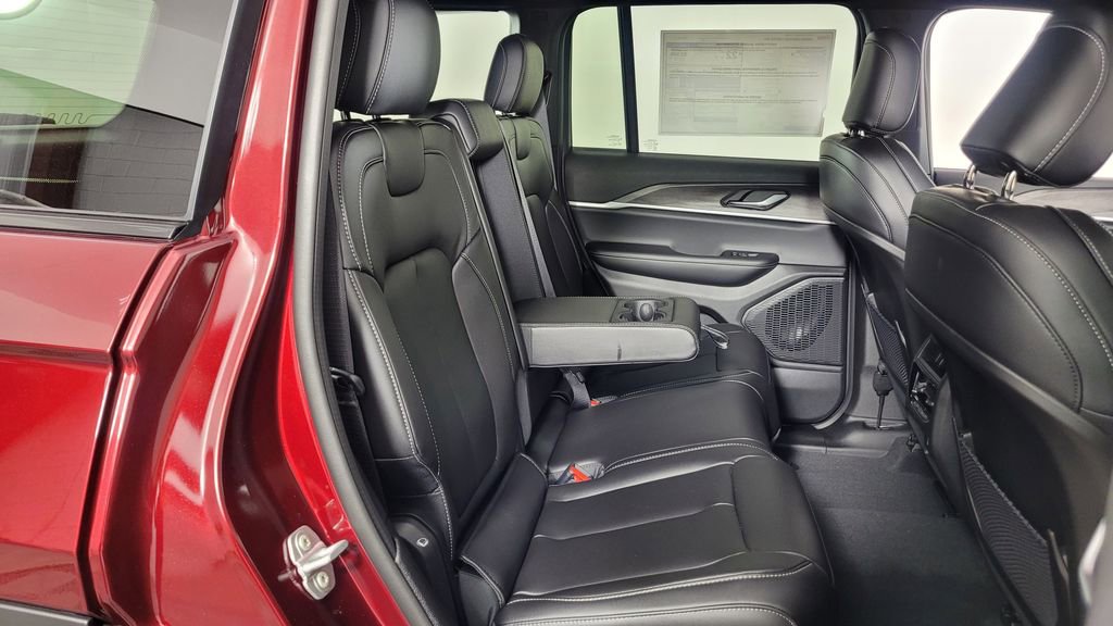 New 2025 Jeep Grand Cherokee Limited image 31