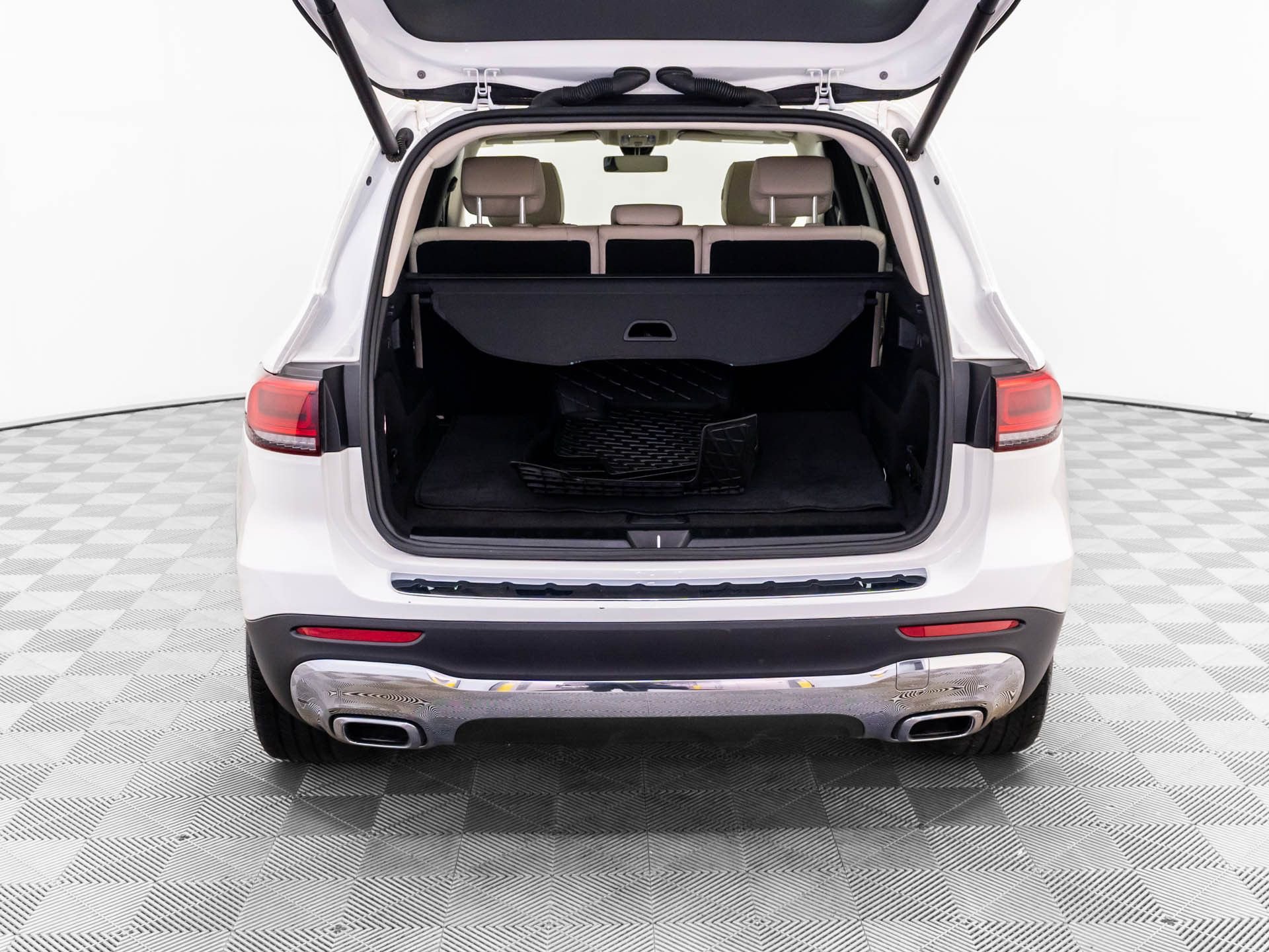Used 2023 Mercedes-Benz GLB 250 4MATIC image 35