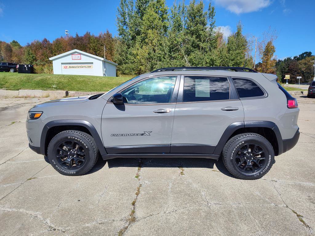 Used 2022 Jeep Cherokee Latitude w/ Trailer Tow Group AWD/4WD image 6