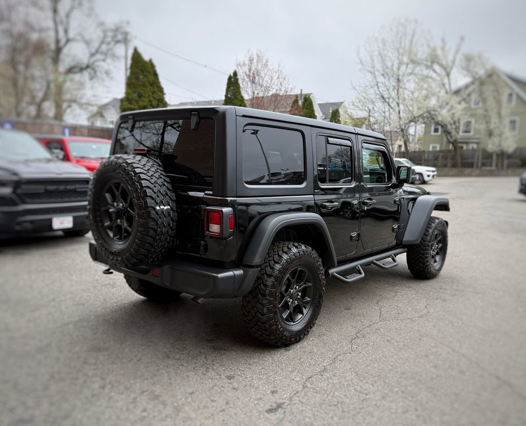 Used 2025 Jeep Wrangler Willys AWD/4WD image 8