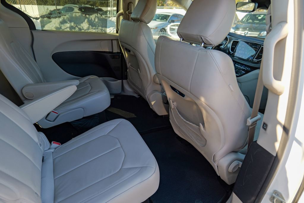 Used 2021 Chrysler Pacifica Touring-L AWD/4WD image 23