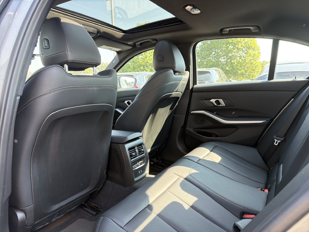Used 2024 BMW 330i Sedan RWD image 12