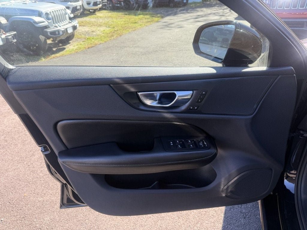Used 2020 Volvo S60 T6 Momentum AWD/4WD image 9
