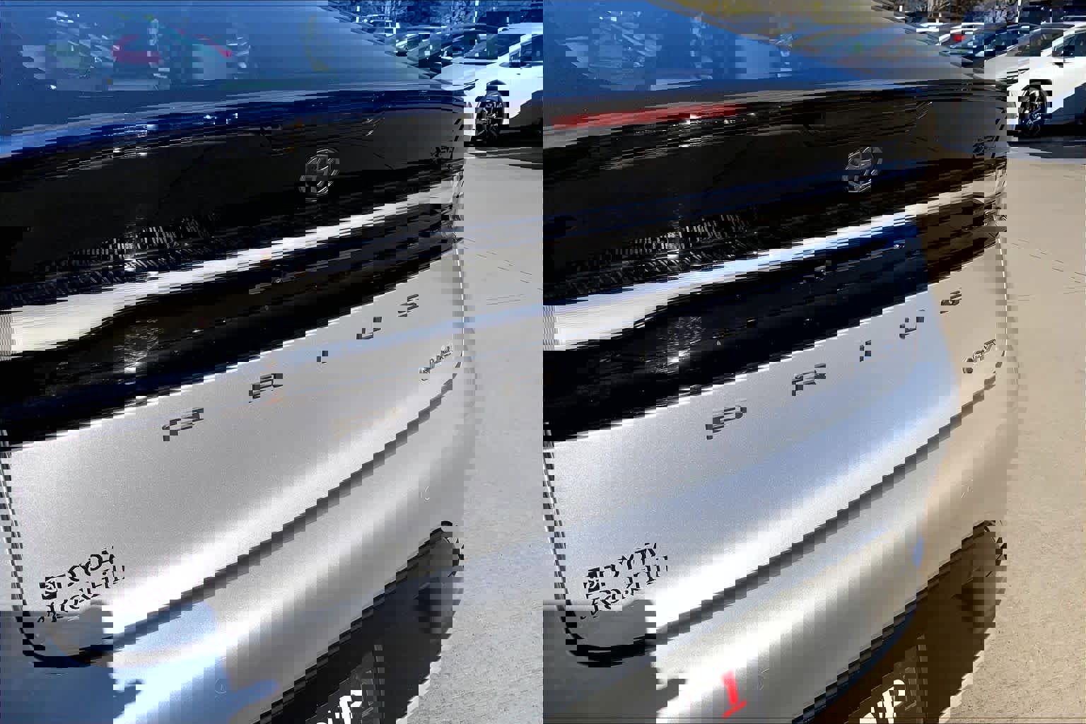 Used 2025 Toyota Prius Plug-In Hybrid image 31