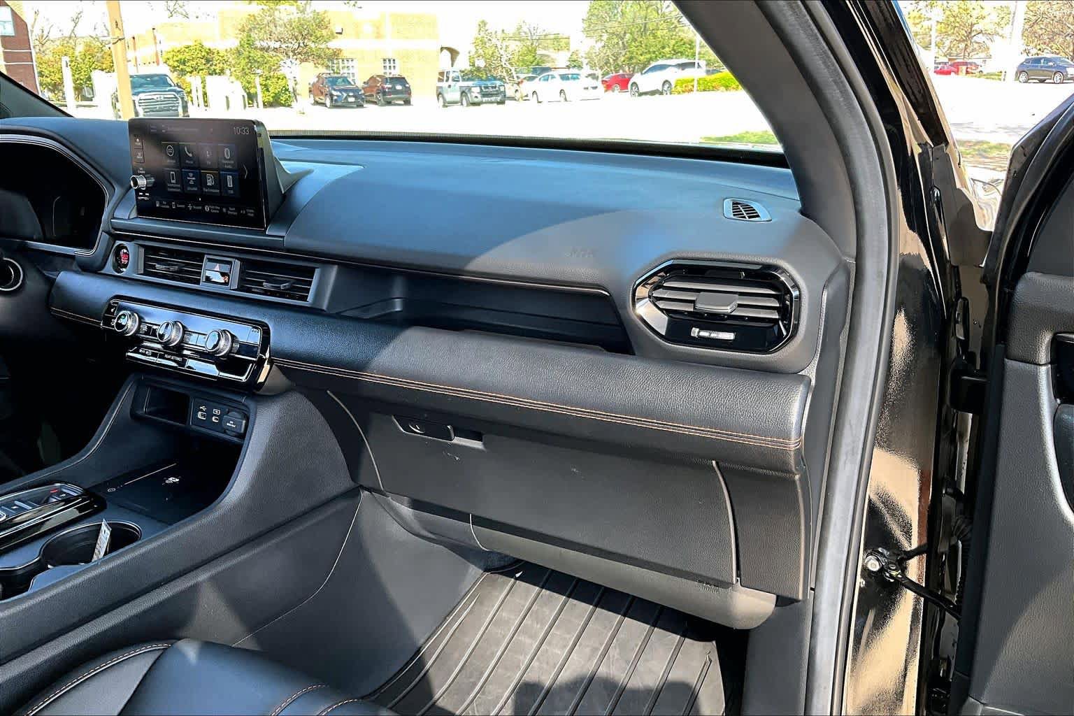 Used 2025 Honda Pilot TrailSport image 19